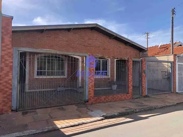 Casa com 250m² 3 quartos e 1 banheiro, à venda, no bairro Alto em Botucatu