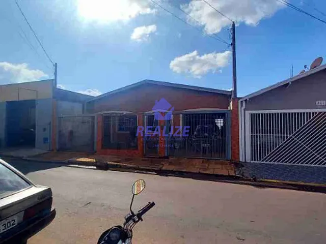 Casa com 250m² 3 quartos e 1 banheiro, à venda, no bairro Alto em Botucatu