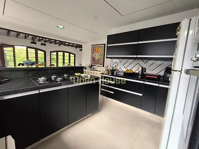 Casa com 360m² 3 quartos e 2 banheiros, à venda, no bairro Vila Mury em Volta Redonda