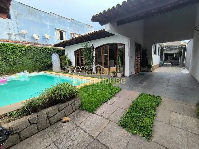 Casa com 360m² 3 quartos e 2 banheiros, à venda, no bairro Vila Mury em Volta Redonda
