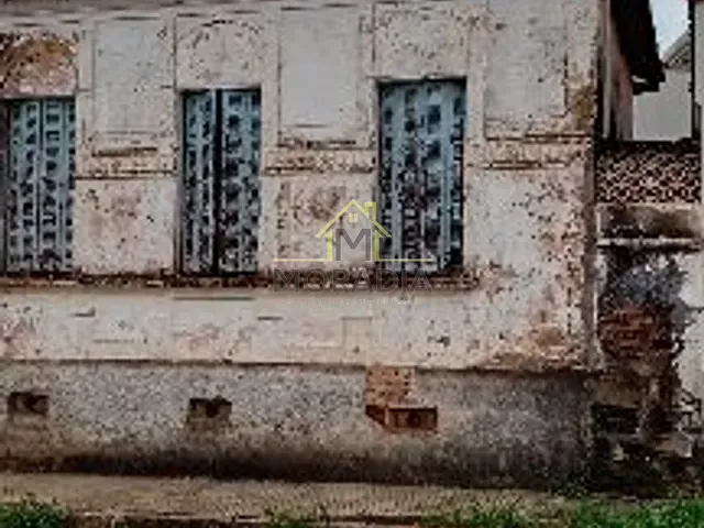 Casa com 203m² 2 quartos e 2 banheiros, à venda, no bairro Centro em Guaxupé