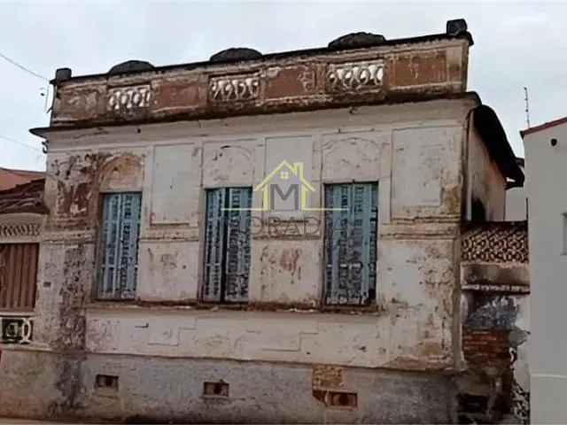 Casa com 203m² 2 quartos e 2 banheiros, à venda, no bairro Centro em Guaxupé