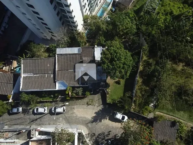 Casa com 1200m² 4 quartos e 4 banheiros, à venda, no bairro Santa Rosa em Niterói