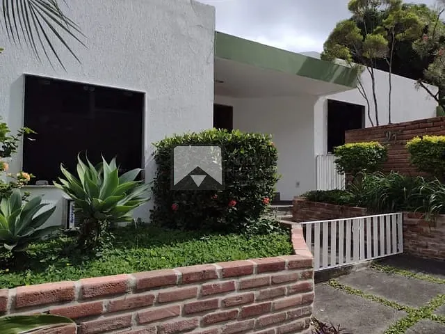 Casa com 1200m² 4 quartos e 4 banheiros, à venda, no bairro Santa Rosa em Niterói