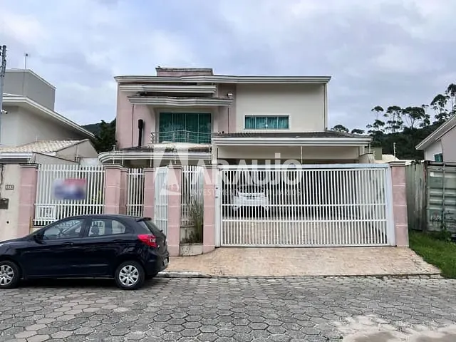 Casa com 325m² 3 quartos e 2 banheiros, à venda, no bairro Ressacada em Itajaí