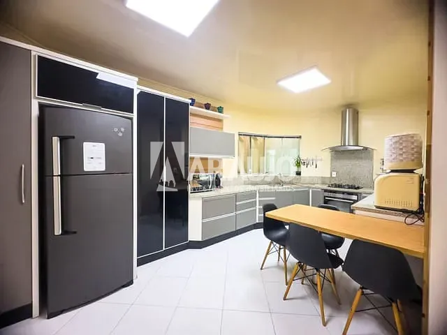 Casa com 325m² 3 quartos e 2 banheiros, à venda, no bairro Ressacada em Itajaí
