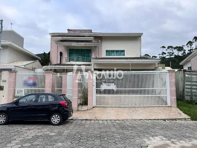 Casa com 325m² 3 quartos e 2 banheiros, à venda, no bairro Ressacada em Itajaí