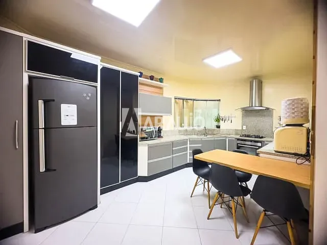 Casa com 325m² 3 quartos e 2 banheiros, à venda, no bairro Ressacada em Itajaí