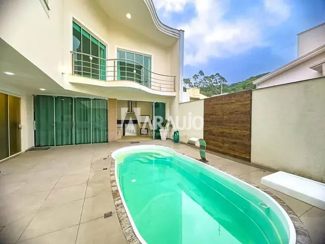 Casa com 325m² 3 quartos e 2 banheiros, à venda, no bairro Ressacada em Itajaí