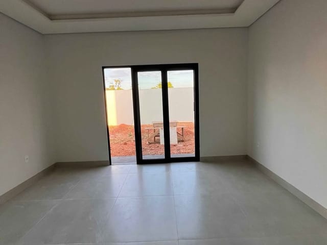 Casa com 300m² 3 quartos e 2 banheiros, à venda, no bairro Jardim Itália III em Sinop