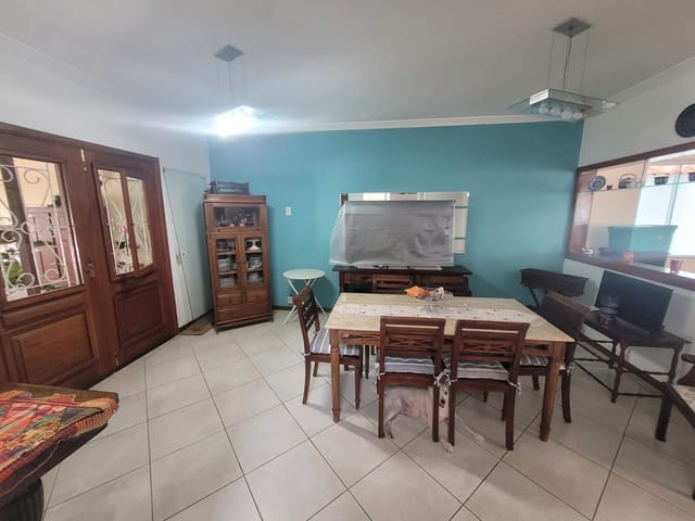Casa com 280m² 3 quartos e 3 banheiros, à venda, no bairro Vila Valqueire em Rio de Janeiro