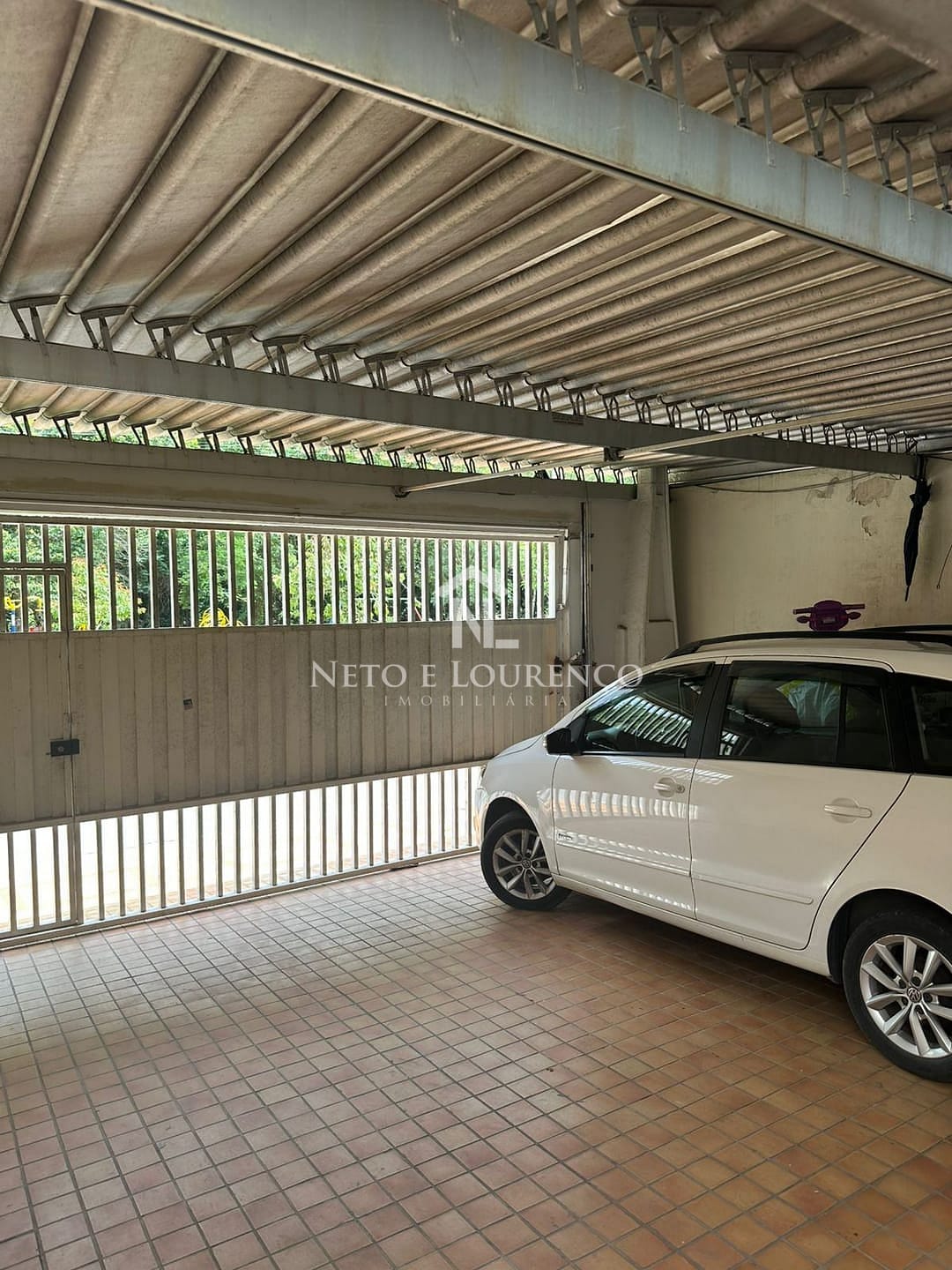 Casa à venda com 2 quartos, 100m² - Foto 1