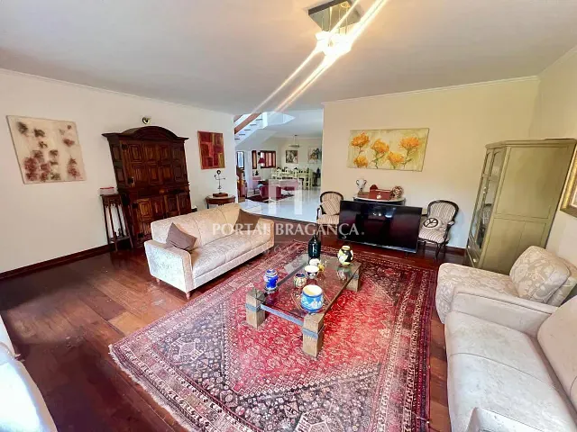 Casa com 800m² 5 quartos e 6 banheiros, à venda, no bairro Lagos de Santa Helena em Bragança Paulista