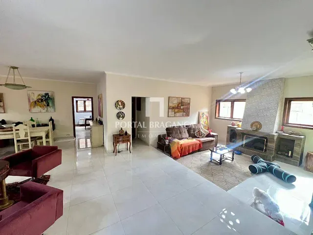 Casa com 800m² 5 quartos e 6 banheiros, à venda, no bairro Lagos de Santa Helena em Bragança Paulista