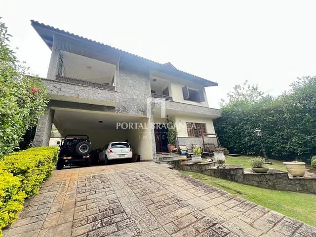 Casa com 800m² 5 quartos e 6 banheiros, à venda, no bairro Lagos de Santa Helena em Bragança Paulista