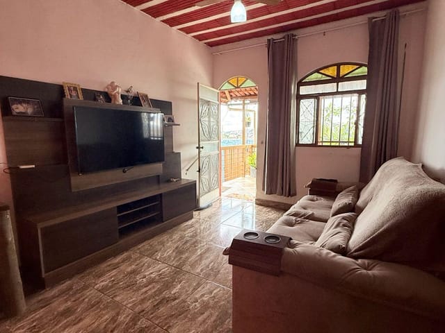 Casa 3 quartos e 1 banheiro, à venda, no bairro Paulo VI em Belo Horizonte