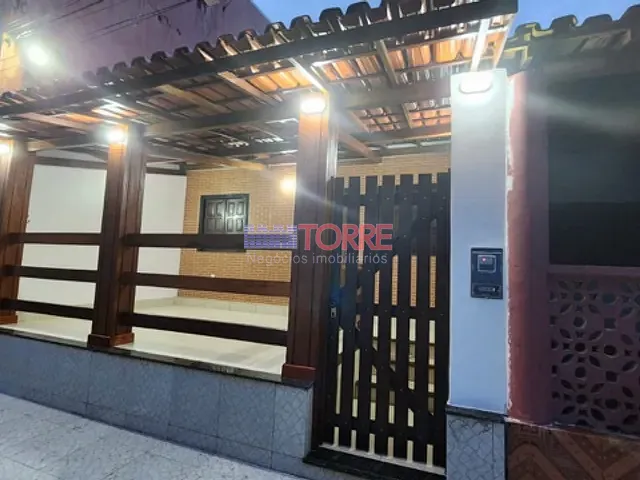 Casa 4 quartos e 2 banheiros, à venda, no bairro Olivença em Ilhéus