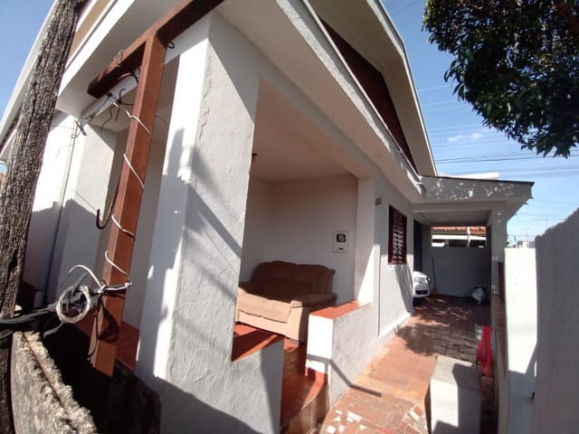 Casa com 100m² 3 quartos e 1 banheiro, à venda, no bairro Vila Brasil em São João da Boa Vista