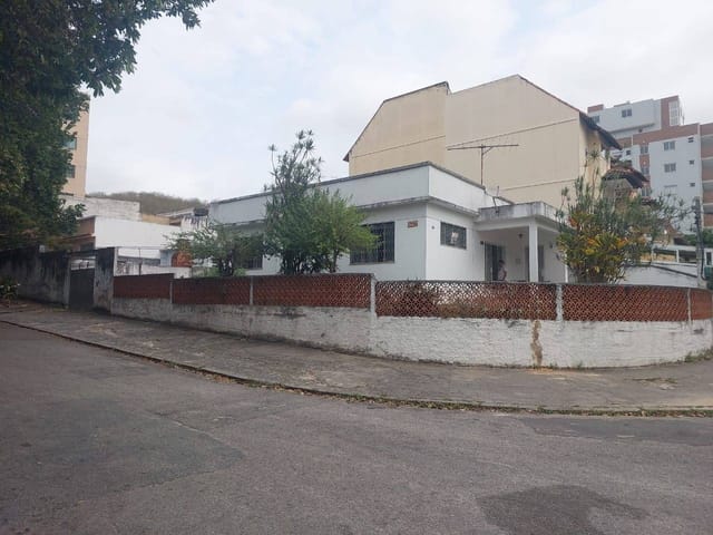 Casa com 528m² 3 quartos e 1 banheiro, à venda, no bairro Vila Valqueire em Rio de Janeiro