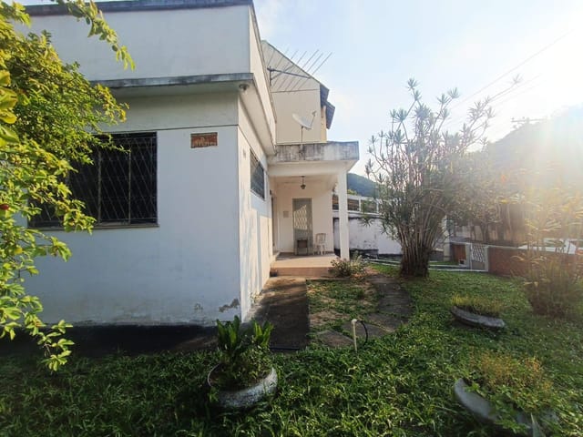 Casa com 528m² 3 quartos e 1 banheiro, à venda, no bairro Vila Valqueire em Rio de Janeiro