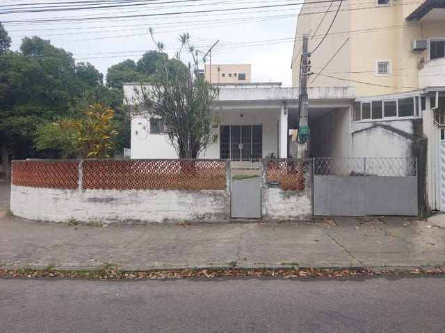 Casa com 528m² 3 quartos e 1 banheiro, à venda, no bairro Vila Valqueire em Rio de Janeiro