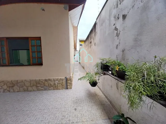Casa com 300m² 3 quartos e 2 banheiros, à venda, no bairro Residencial Portal da Mantiqueira em Taubaté