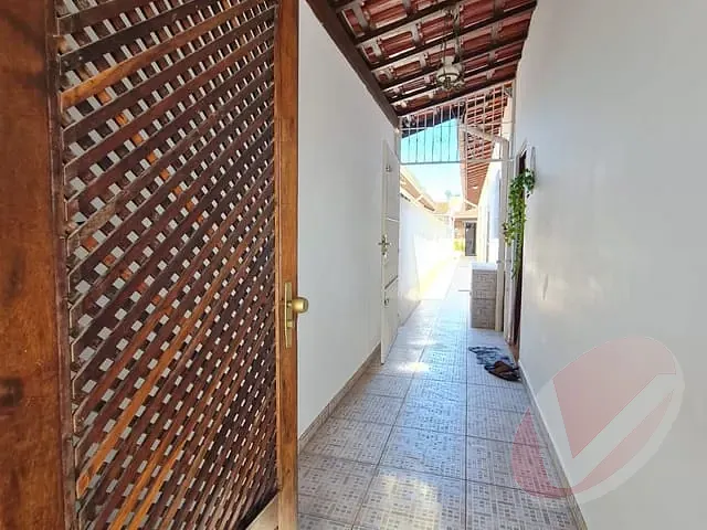 Casa com 185m² 2 quartos e 2 banheiros, à venda, no bairro Vilamar em Praia Grande