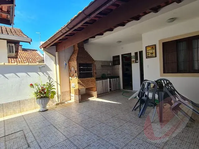 Casa com 185m² 2 quartos e 2 banheiros, à venda, no bairro Vilamar em Praia Grande