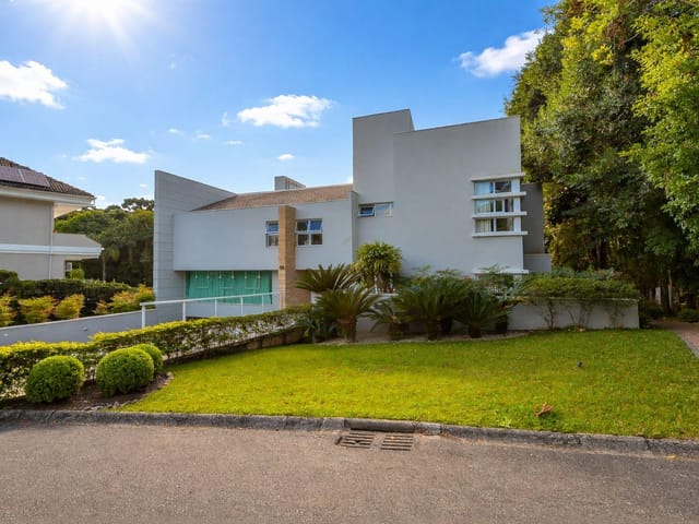 Casa com 2000m² 5 quartos e 7 banheiros, à venda, no bairro Cascatinha em Curitiba