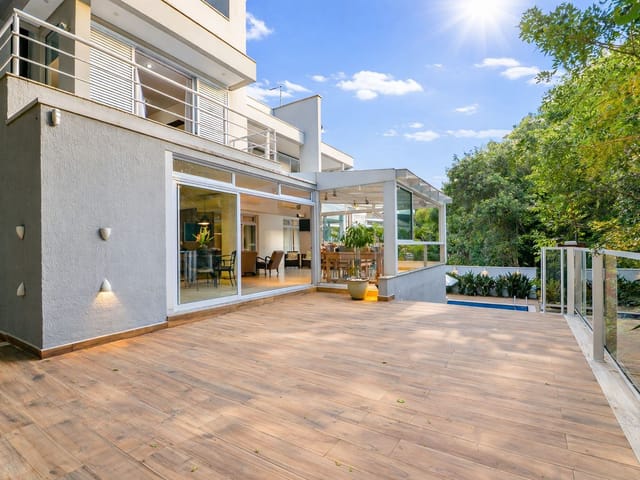 Casa com 2000m² 5 quartos e 7 banheiros, à venda, no bairro Cascatinha em Curitiba