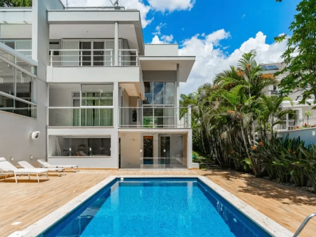 Casa com 2000m² 5 quartos e 7 banheiros, à venda, no bairro Cascatinha em Curitiba