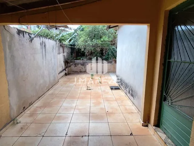 Casa com 289m² 3 quartos e 2 banheiros, à venda, no bairro Jardim Aeroporto em Apucarana