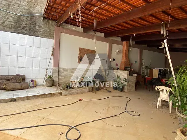 Casa com 319m² 3 quartos e 3 banheiros, à venda, no bairro Vila Graça Melo em Araçuaí