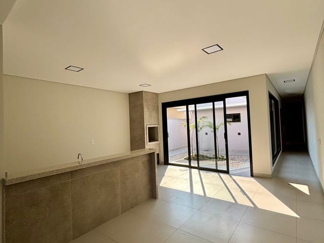 Casa com 210m² 3 quartos e 2 banheiros, à venda, no bairro Residencial Deville em Sinop