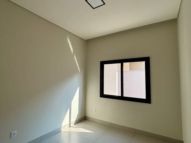 Casa com 210m² 3 quartos e 2 banheiros, à venda, no bairro Residencial Deville em Sinop