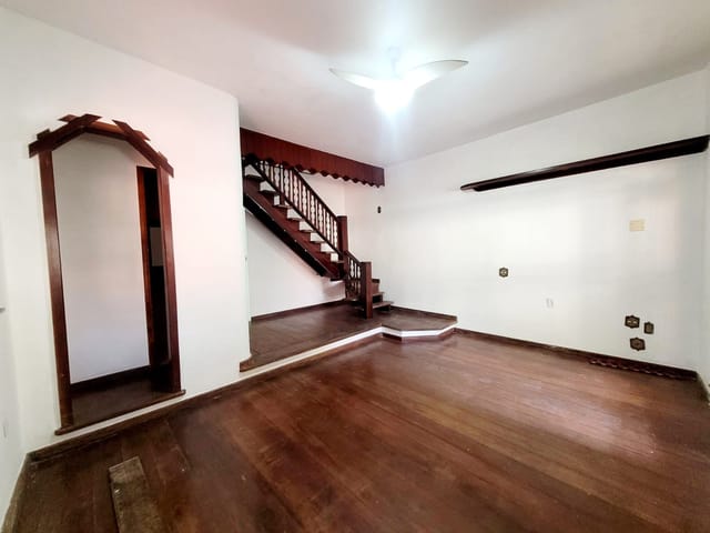 Casa com 250m² 3 quartos e 4 banheiros, à venda, no bairro Vila Valqueire em Rio de Janeiro