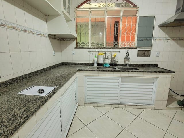 Casa com 250m² 3 quartos e 4 banheiros, à venda, no bairro Vila Valqueire em Rio de Janeiro