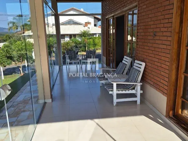 Casa com 1670m² 3 quartos e 6 banheiros, para alugar, no bairro Condomínio Jardim das Palmeiras em Bragança Paulista