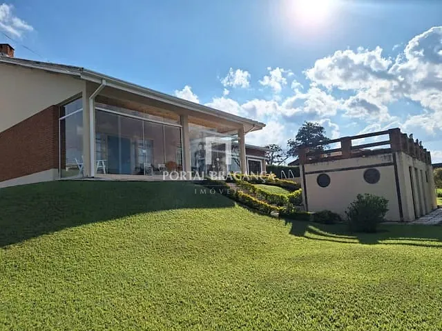 Casa com 1670m² 3 quartos e 6 banheiros, para alugar, no bairro Condomínio Jardim das Palmeiras em Bragança Paulista