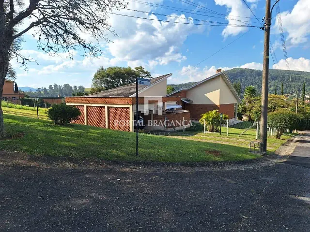 Casa com 1670m² 3 quartos e 6 banheiros, para alugar, no bairro Condomínio Jardim das Palmeiras em Bragança Paulista