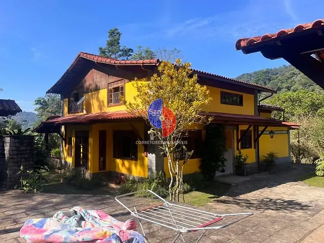 Casa com 2210m² 5 quartos e 4 banheiros, à venda, no bairro Corujas em Guapimirim