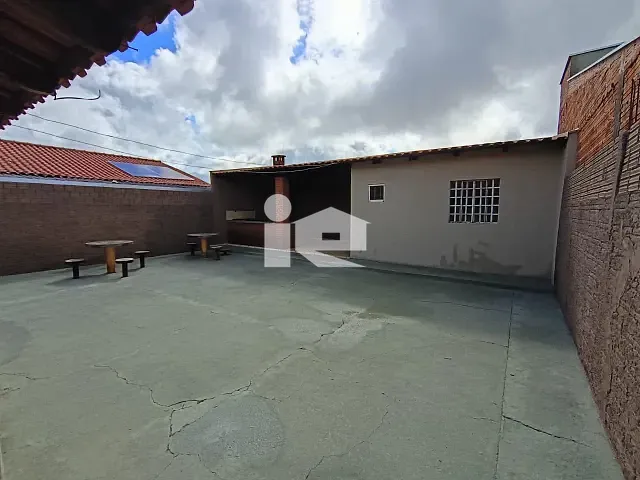 Casa com 97m² 2 quartos e 1 banheiro, à venda, no bairro Jardim do Lago em Rolândia