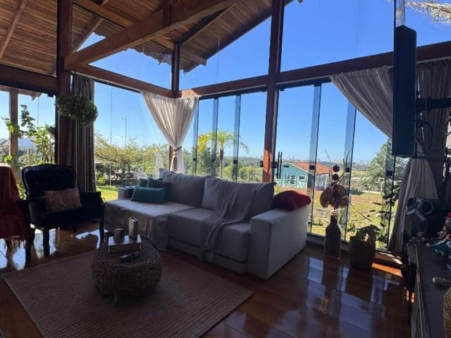 Casa com 2000m² 4 quartos e 5 banheiros, à venda, no bairro Tironi em Balneário Piçarras