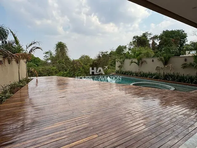 Casa com 560m² 5 quartos e 7 banheiros, à venda, no bairro Condomínio do Lago 1ª Etapa em Goiânia