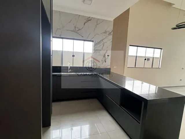 Casa com 300m² 3 quartos e 3 banheiros, à venda, no bairro Jardim Moriá em Rolândia