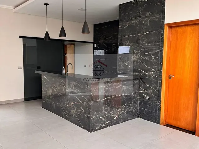 Casa com 300m² 3 quartos e 3 banheiros, à venda, no bairro Jardim Moriá em Rolândia