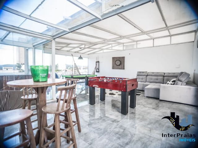 Casa com 600m², à venda, no bairro Balneário Pereque em Porto Belo