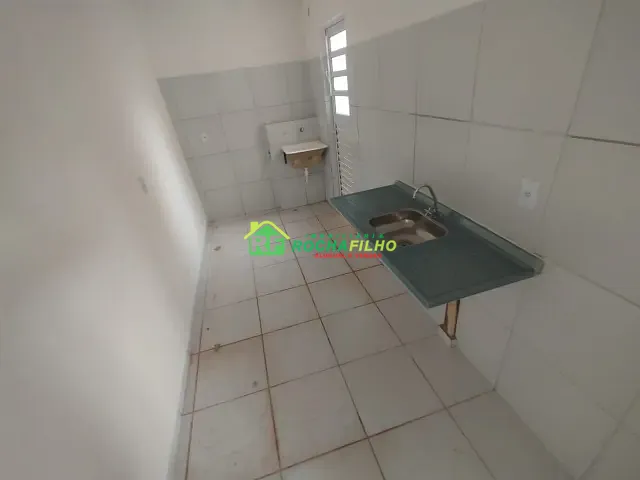Casa com 78m² 3 quartos e 2 banheiros, para alugar, no bairro Morros em Teresina