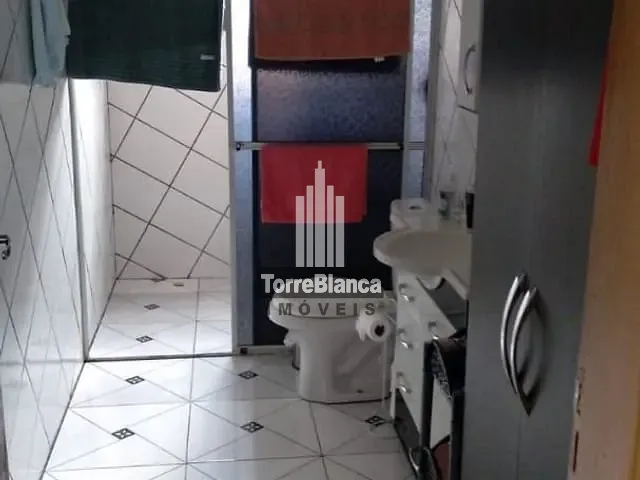 Casa com 462m² 2 quartos e 1 banheiro, à venda, no bairro Uvaranas em Ponta Grossa