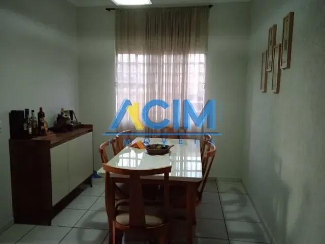 Casa com 250m² 2 quartos e 2 banheiros, à venda, no bairro Jardim Imperial em Jaguariúna